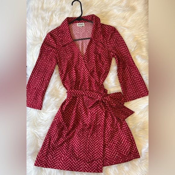 Wrap Dress Belted 70’s style Point Collar V Neck 3/4 Sleeve Red Printed Size S - Picture 3 of 8